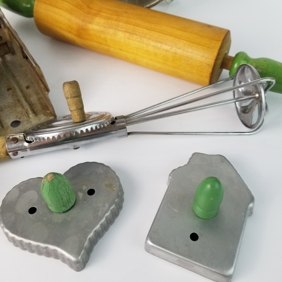 Lot of 8 Vintage Kitchen Gadgets w/ Green Handles - Picture 4 of 16